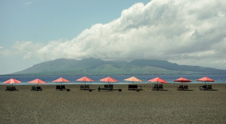 Pantai Boom Banyuwangi - Daya Tarik, Aktivitas Liburan ...